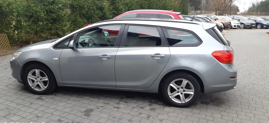 Opel Astra cena 22990 przebieg: 175000, rok produkcji 2012 z Tczew małe 191